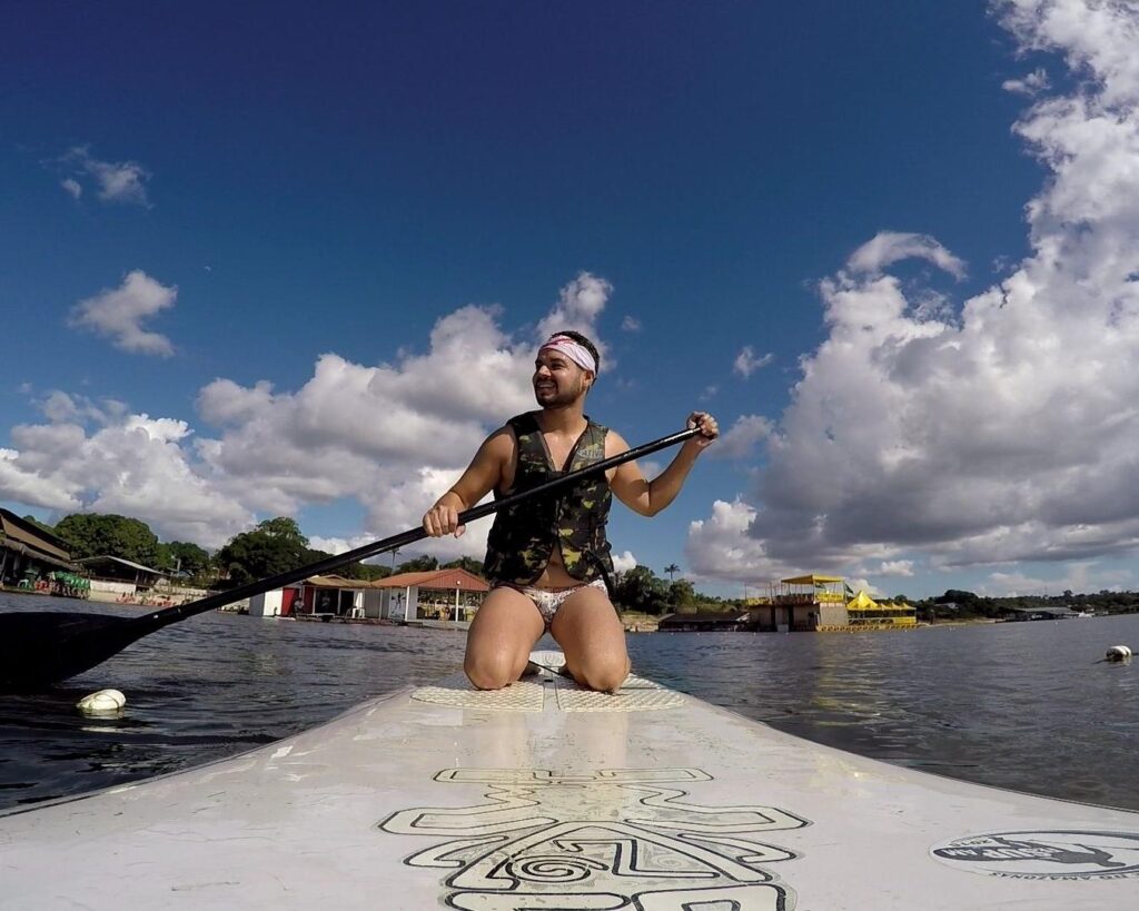 Stand up Paddle na Amazônia! Conheça e se aventure pelo Rio Negro praticando Stand Up Paddling!