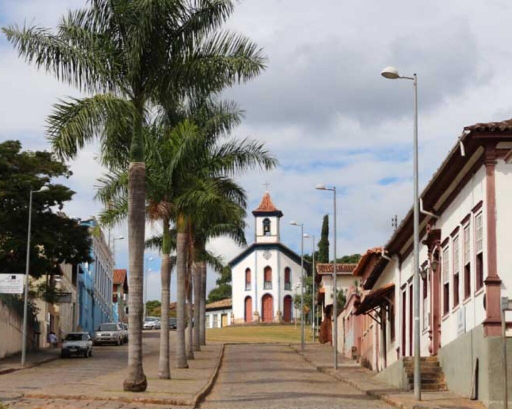 Pedalando pela Rota do Ferro! Descubra todas as belezas secretas da rota enquanto pedala por Minas Gerais!