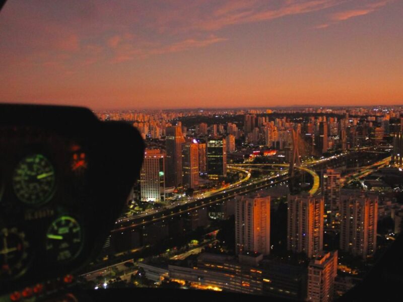 Observe São Paulo de cima por 20 min em um incrível vôo de helicóptero pelos principais pontos turísticos da cidade - Imagem 3