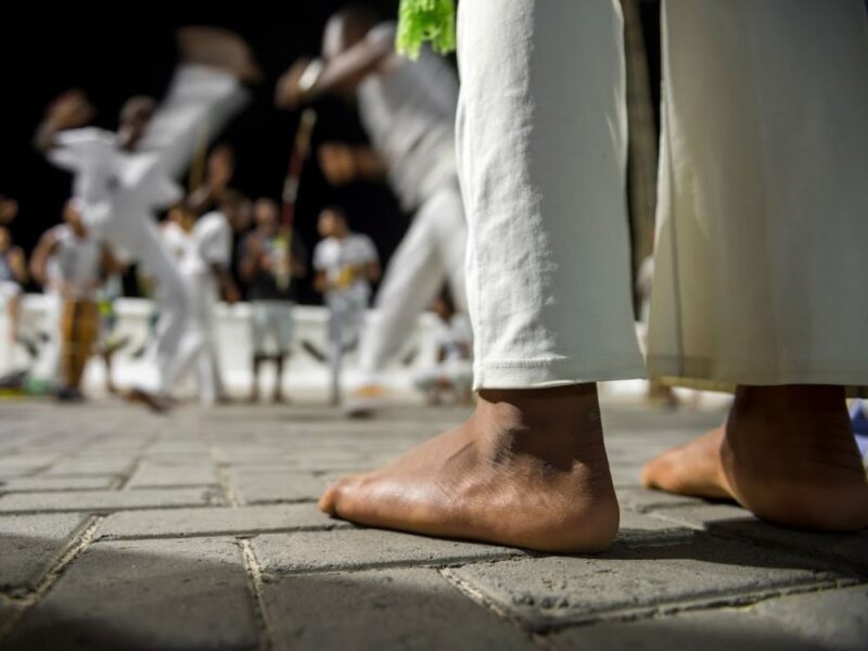 Raízes vibrantes da tradição afro-baiana: tour com aula prática de Capoeira - Imagem 2