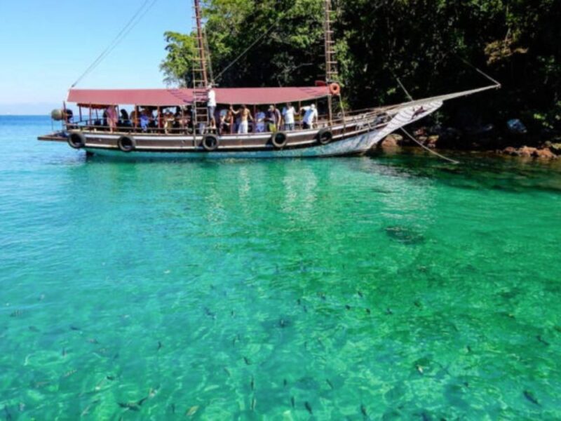 Passeio de barco por Angra dos Reis e Ilha grande com almoço incluso
