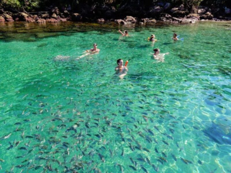 Passeio de barco por Angra dos Reis e Ilha grande com almoço incluso - Imagem 2