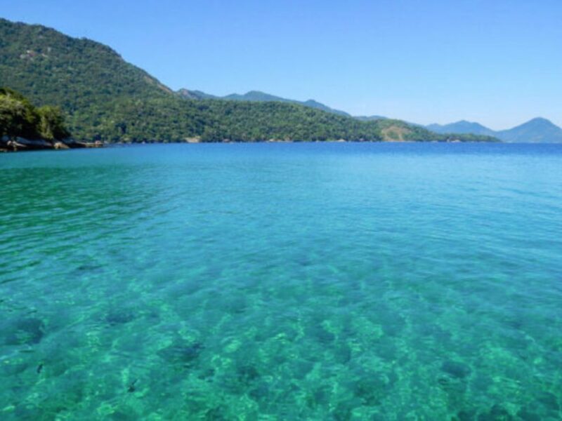 Passeio de barco por Angra dos Reis e Ilha grande com almoço incluso - Imagem 3