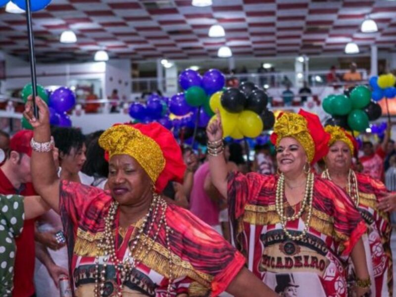Samba no pé! conheça a música e a cultura brasileira em um ensaio de escola de samba - Imagem 4