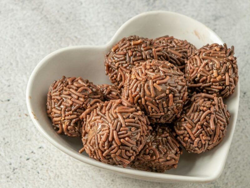 Brigadeiros perfeitos: aprenda todos os segredos e técnicas para fazer a iguaria de maior sucesso do país!