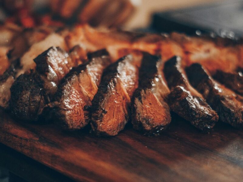 Mestre Churrasqueiro: aprenda técnicas para o churrasco perfeito em apartamento sem precisar de uma churrasqueira!