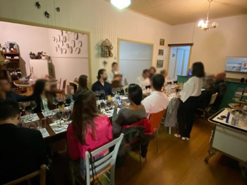 Curte jogos? Então embarque nessa experiência onde o vinho e os jogos se encontram em uma degustação as cegas com harmonização! - Imagem 4