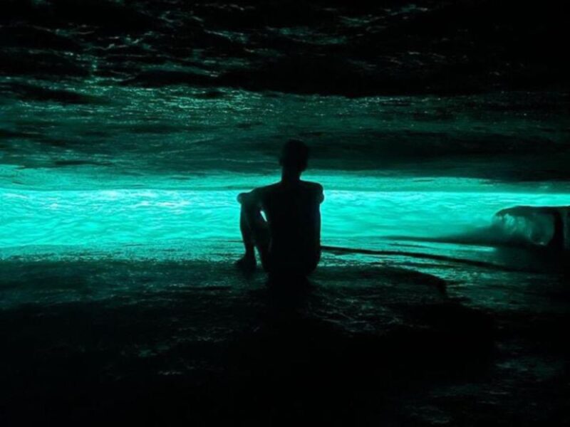 Desvende os mistérios e espetáculos da Gruta do Acaiá, um refúgio fluorescente em Ilha Grande! - Imagem 3