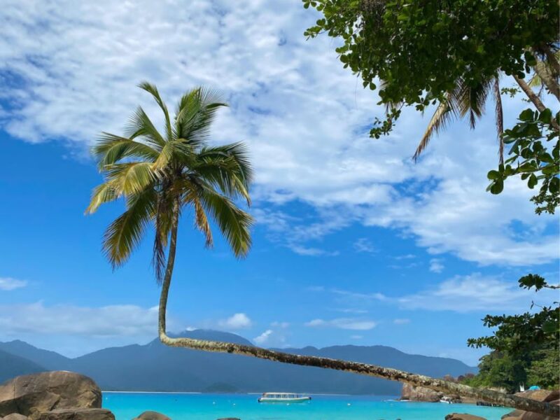 Passeio de lancha para a praia dos Aventureiros - Imagem 2
