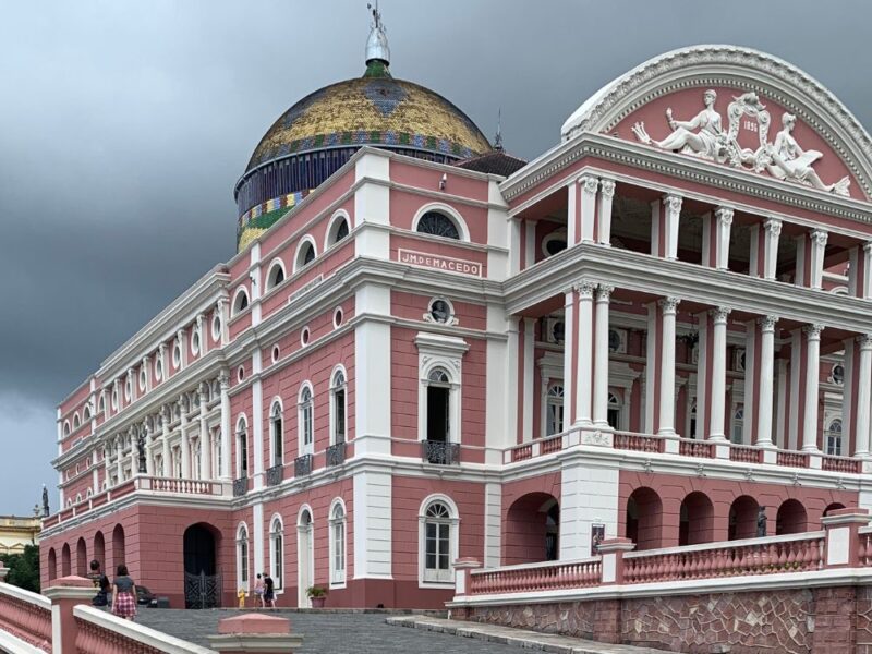 Entenda a arquitetura e a história amazonense em um city tour pela "Paris dos trópicos"