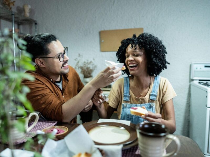 Moldando o Amor: vivência de cerâmica no torno com jantar exclusivo para casais - Imagem 3