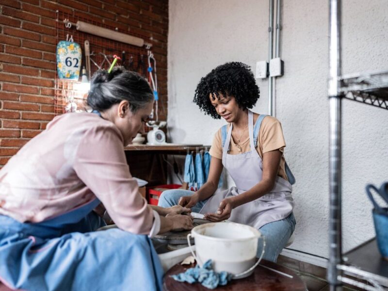 Moldando o Amor: vivência de cerâmica no torno com jantar exclusivo para casais - Imagem 5