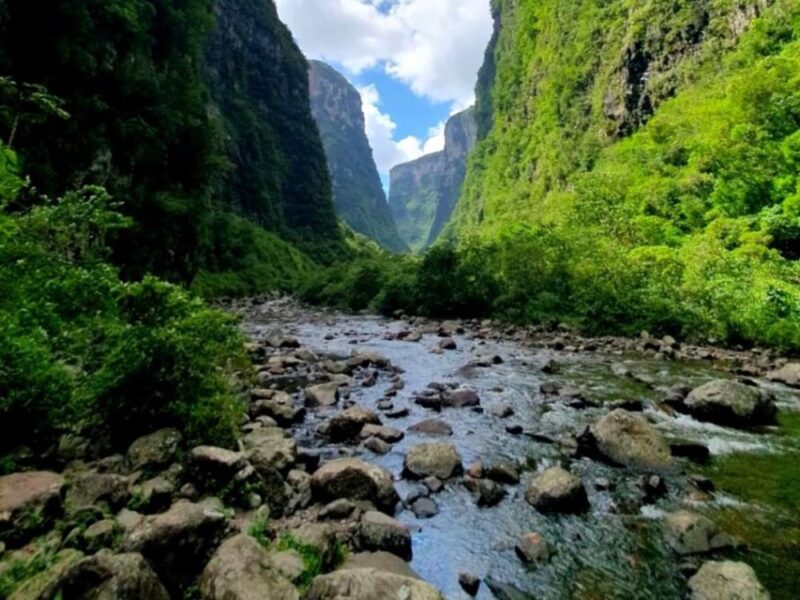 Maravilhas Naturais entre paredes de pedra: trekking na Trilha do Rio do Boi - Imagem 4