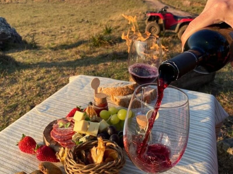 Passeio de quadriciclo ao pôr do sol com degustação de queijos e embutidos - Imagem 2