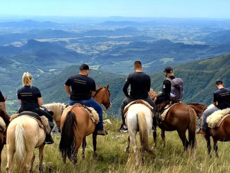 Reconecte-se com a natureza em um passeio à cavalo em Cambará do Sul